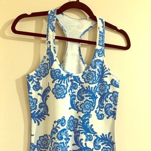 Lululemon workout top